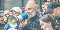 Апостольская церковь проигрывает «Священную борьбу»